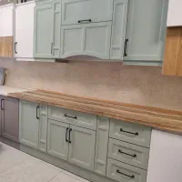 کابینت آماده آشپزخانه نئوکلاسیک رنگ سبز پاستیلی