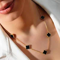 (فروشگاه بدلیجات آمیتیس) گردنبند های طرح ونکلیف|بدلیجات|تبریز, |دیوار