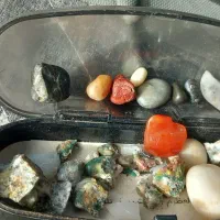 سنگ زیبا به رنگ‌های مختلف موجوده