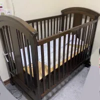 تخت کودک خارجی برندjuniors با قابلیت تنظیم ارتفاع