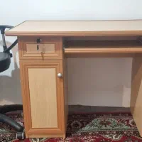 میز‌تحریر و صندلی