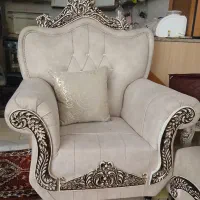 مبل به همراه جلومبلی و کوسن