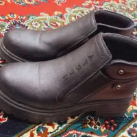 یک جفت نیم بوت سایز ۳۸