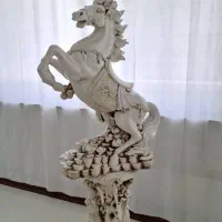 مجسمه اسب