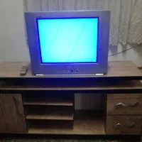 تلویزیون به همراه میز.