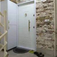 ۸۰ متر همکف دانشجو، ۸۵ متر حیاط