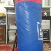 فروش کیسه بوکس و دستکش بوکس در حد نو