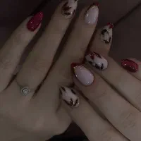 تخفیف کاشت ناخن وترمیم۲۷۰