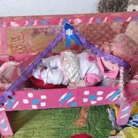 عروسک و گهواره
