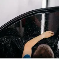 شیشه دودی خودرو نصب در محل