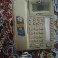 یک دستگاه تلفن رو میزی