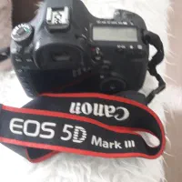 دوربین کنون فایو D با لنز ۱۰۵×۲۴