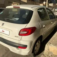 207 سفید سقف فلز