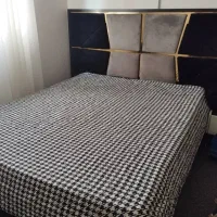 تخت و دو عدد پاتختی