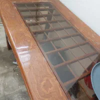 یک عدد میز ۶ نفره