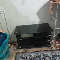 زیر میز تلوزیون