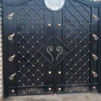 نقاشی ساختمان ودر پنجره