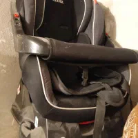 صندلی نوزاد داخل خودرو