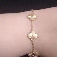 حراج انواع اکسسوری دستبند رنگ ثابت مشابه طلا