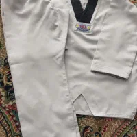 لباس تکواندو سالم و تمیز سایز۳۸قیمت۵۰۰هزارتومان