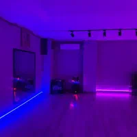 پلاتو استودیو سالن کلاس گروهی ورکشاپ رقص هیپ هاپ|اجارهٔ کوتاهمدت دفتر کار و فضای آموزشی|تهران, میرداماد|دیوار