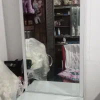 کمد کشو و آیینه دار
