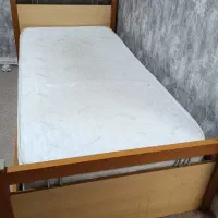 تخت خواب یک نفر