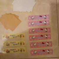 تعدادی برچسب و پاکت کیتی