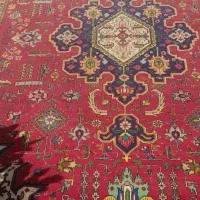 یک عدد فرش دستبافت خوش نقش و نگار