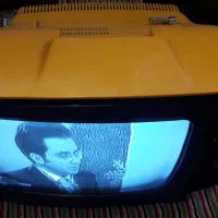 تلویزیون قدیمی سیاه وسفید|تلویزیون و پروژکتور|بیرجند, |دیوار