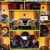 به دو نفر شاگرد اقا نصاب دودی سیستم روکش مانیتور