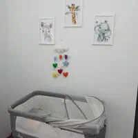 تخت کنار مادر و گهواره ویرا دلیجان|تخت و صندلی بچه|قم, پردیسان|دیوار