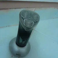 دوعدد ریش تراش سه تیغه یکی فیلیپس با خط زن|آرایشی، بهداشتی، درمانی|سمنان, |دیوار