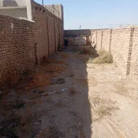 زمین دور دیوار