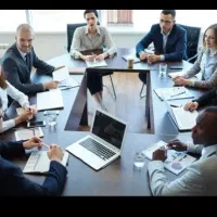 منشی یافروشنده، فروشگاه لوازم یدکی موتورسیکلت