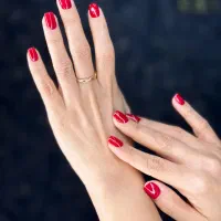 کاشت و لمینت ناخن