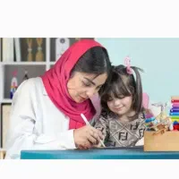 پرستار کودک مربی کودک معلم کودک سه ساله در منزل