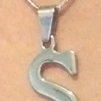 مدال حرف S طرح ورساچه