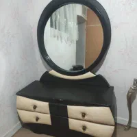 میز آریش و آینه