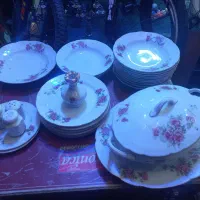 ظرف گل سرخی