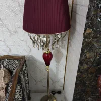 لوستر و میز و تابلو