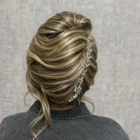 شنیون مطهری و گلدشت