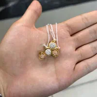 گوشواره حلقه ای|جواهرات|شیراز, کوشک میدان|دیوار