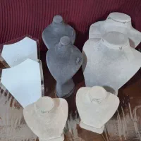 مانکن گردنبند یا استند زیورالات