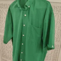 تعدادی لباس در حد نو