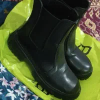 بوت مشکی|کیف، کفش، کمربند|اقبالیه, |دیوار