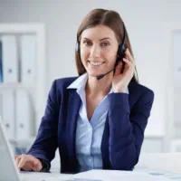 منشی خانم ۱۹تا ۲۵سال با ظاهری آراسته و فن بیان