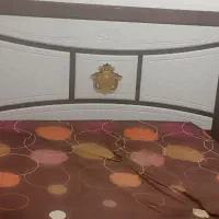 فروش تخت خواب دو نفره و پاتختی چوب خوب .