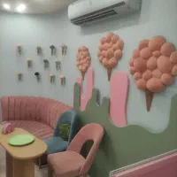 نیروی کار در کافه بستنی