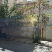خانه دربستی بالای میدان شهدا برخیابان احمدی